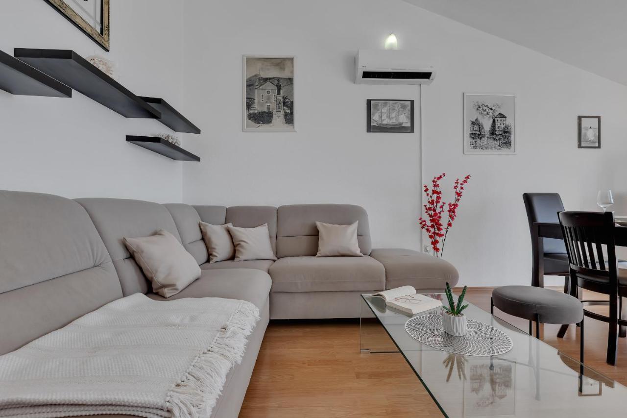 Apartman Sara Baška Voda Buitenkant foto